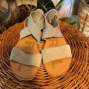SOREL GREEN SANDALS NWT